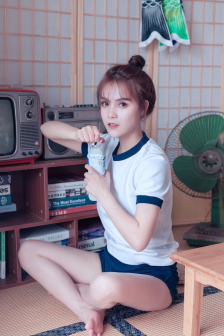 给大家介绍!美女把腿扒开让男人桶爽